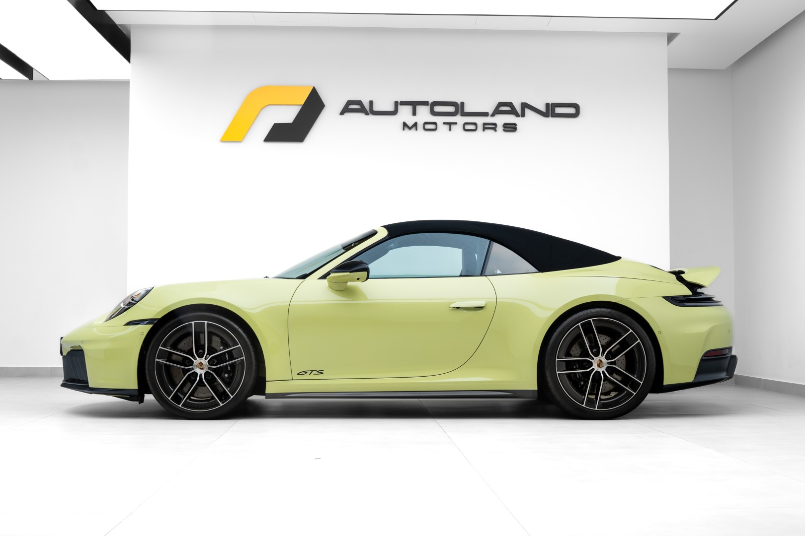 2025 PORSCHE 911 CARRERA GTS CABRIO | MAIN DEALER WARRANTY | CARBON EXTERIOR